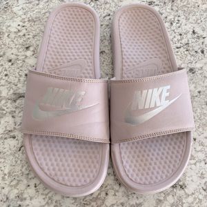 Nike benassi slides